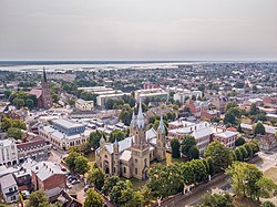 Pohled na centrum města v popředí s katedrálou sv. Josefa