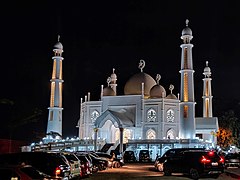 Masjid Al-Hakim Padang pada malam hari