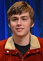 Miles Heizer interpreta Drew Holt