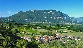 Grand Colombier vu du sud-ouest, depuis le village de Vongnes.