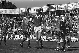 16-9-1979. FC Utrecht-Excelsior 3-0. Leo van Veen bejubelt zijn doelpunt voor FC Utrecht, dat in het seizoen 1979/80 als 5de eindigde in de eredivisie.