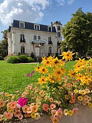 121, boulevard Charles-de-Gaulle : école de musique.