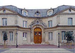 Vue frontale du château de Bercy.