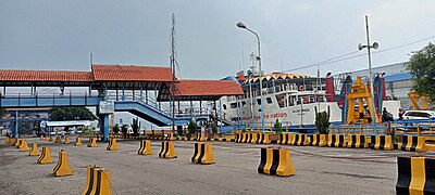 KMP Gajah Mada Bersandar di Dermaga