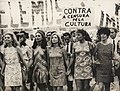 Protesta Cultura contra Censura contra la prohibición de 8 obras de teatro en febrero de 1968. En la foto: Tônia Carrero, Eva Wilma, Odete Lara, Norma Bengell y Cacilda Becker. La censura durante la dictadura militar brasileña de 1964-1985 señaló a artistas y/u obras como «subversivas», «peligrosas» o «inmorales» al sistema político instaurado por el Golpe de 1964 o como lo denominaron, incluso en el Decreto-Ley n. 1.077/1970, de «moral y buenas costumbres». Se prohibió tanto la publicación como la circulación de libros. Además de autores y libros extranjeros, especialmente de temática social y política, cerca de 140 libros de autores brasileños fueron vetados oficialmente por el Estado durante el período.