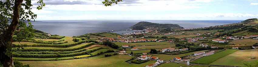 Faial - widok na stołeczną miejscowość Horta.