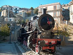 La locomotiva Gr.740.054 monumentata a Bova.