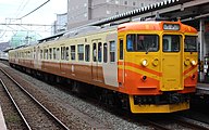 しなの鉄道115系電車の台鉄EMU100型塗装車