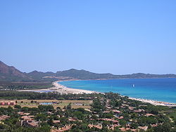 Anvista panoramica d'a placha de Costa Rei, en o termin municipal de Murera