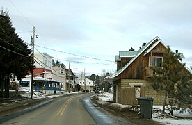 Route 323 dans le village de Saint-Rémi-d'Amherst.