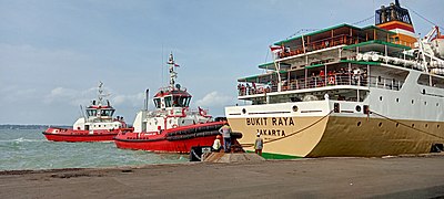 KM Bukit Raya bersiap lepas jangkar dari Pelabuhan Tanjung Perak menuju Pelabuhan Dwikora, Pontianak pada 26 Januari 2022