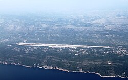 Močići látképe a dubrovniki repülőtérrel