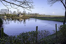 Het afgegraven deel van de wierde wordt in de winter gebruikt als ijsbaan