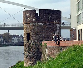 Maaspunttoren, lunet en daarachter de Hoge Brug