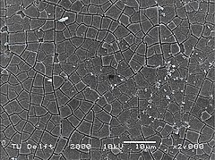 Vergroting van een thin film zinkoxide met SEM.