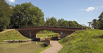 Most nad "Canal Latéral à la Garonne".