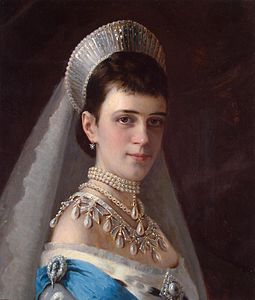 Императрица Мария Федоровна в «русской тиаре», 1880-е