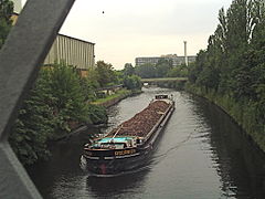 Der Kanal an der Birkbuschstraße in Berlin-Lichterfelde