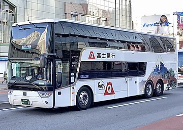 フジエクスプレス初のダブルデッカー車となるバンホール・アストロメガ