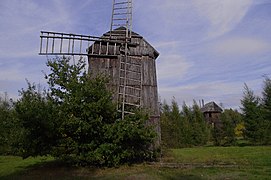 Fragment prywatnego skansenu we wsi Petrykozy