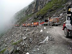 Traffic jam descending from Rohtang, 2004