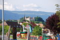 Dorfeingang mit Blick auf Schloss Champvent