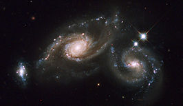 Opname van NGC 5679A (rechts), NGC 5679 (midden) en NGC 5679C (links)