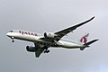 Sebuah Airbus A350 XWB Qatar Airways mendarat di Lapangan Terbang Heathrow London pada 2015