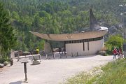 Chiesa alla diga del Vajont dedicata alle vittime del disastro.