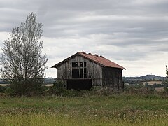 Grange à l’est du village.