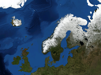 Geografiens forudsætning og genstand - landskabet. "Rejser man...op gennem Sønderjylland, over Fyn og Sjælland, over Øresund og Skånesletten videre mod nord, møder man pludselig, efter lang rejse over åbent lavland, skovlinjen i Nordskåne og kommer ind i et helt nyt landskab, der med skove og højland, klipper og søer, bække, elve, et andet lys, andre farver og dufte, lukker sig om én med nye oplevelser og synes uendelig dybt. Fra denne bevægede grænse af højere, skovklædt land, ligger Skånesletten, Sjælland, Fyn, Jylland og omliggende øer som en bristet plade, et lavland, gennemskåret af sunde og bælter, opfliget af fjorde. Vores landskab". (Hugo Marcussen: Landskab og byvækst).