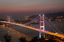 Tsing Ma-brug bij nacht