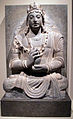 Le Bodhisattva Maitreya (Bouddha du futur) assis. Afghanistan, près de Kaboul. Schiste, VIIe – VIIIe siècle[N 28]. Met.