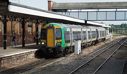 Worcester Shrub Hill-stasie met 'n Londen Midlandtrein