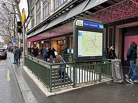 L'accès no 1, « Rue du Havre », au droit du Printemps Haussmann.