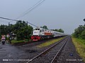 Kereta api Logawa tujuan Jember melintas Desa Jabon dan bersiap berhenti di Stasiun Jombang