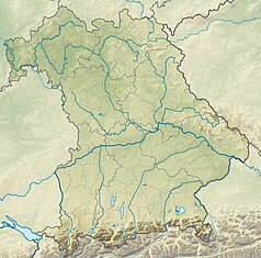 Mapa konturowa Bawarii, po prawej znajduje się punkt z opisem „źródło”, natomiast po prawej nieco na dole znajduje się punkt z opisem „ujście”