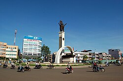 Náměstí v Buon Ma Thuot v roce 2006