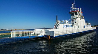 «Udbyhøj Kabelfærge» på havn i Randers Fjord