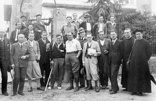 SEG en 1934: Entre outros: Otero Pedrayo, Iglesias Vilarelle, Parga Pondal, Ferreiro Panadeiro, Fernández Osorio, Fernández Cochón, Vicente Risco, González García-Paz, Antón Taboada Roca, Paulino Pedret, Xesús Carro, Antón Fraguas, Xohán Ledo, Isla Couto, Ferreirós Espinosa, López Cuevillas e Ramos Colemán