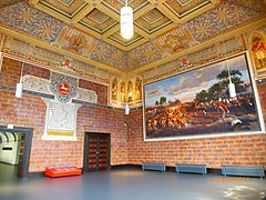 Ehrenhalle im Sasse-Bau, Blick nach Nordosten; rechts das Monumentalgemälde „Schlacht an der Göhrde“ (2014)