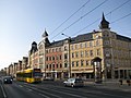 Die zentrale Kesselsdorfer Straße mit der Straßenbahnstrecke nach Wölfnitz an der Einmündung der Wernerstraße