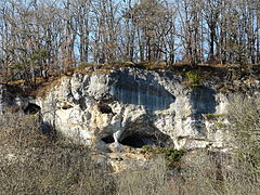 La falaise et les grottes de Rochecaille.