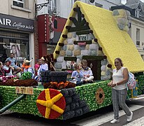 Chat représentant une maison gauloise lors de la Cany parade 2023.