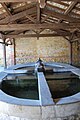 Sur le sentier de l'eau, le lavoir couvert avec quatre bassins. Chaque bassin a un bac pour le lavage et un bac pour le rinçage. Ce lavoir à raison de 3 ou 4 membres par famille, pouvait accueillir une douzaine de lavandières qui tapaient le linge avec le « basel » (le battoir).