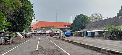 Halte Bus Kota Ujung Baru di Depan Pelabuhan