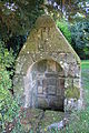 La fontaine de dévotion près de la chapelle Saint-Vincent-Ferrier.