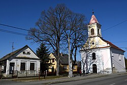 A faluközpont a római katolikus templommal