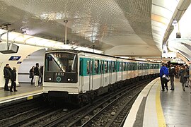 MF 67 rolling stock on Line 9