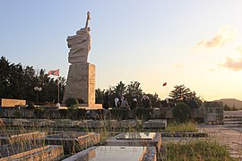 September: Denkmal Mutter Albanien in Tirana